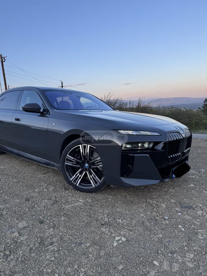 BMW i7 2023 — photo 2