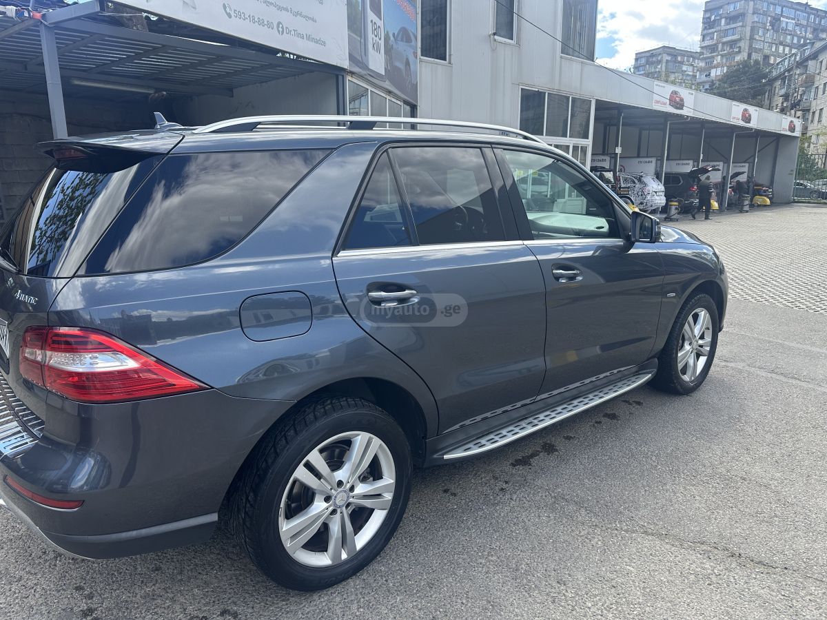 Mercedes-Benz ML 350 2012 — photo 2