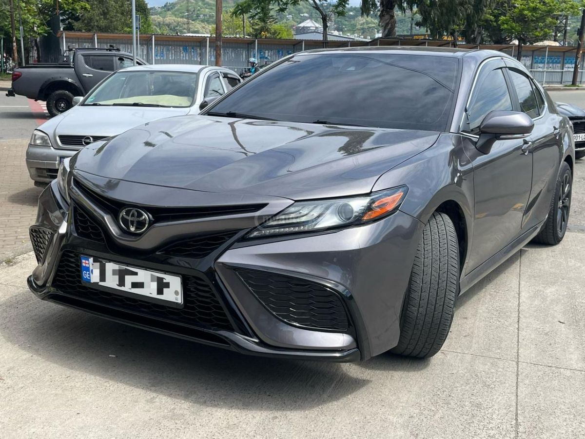 Toyota Camry 2020 — photo 2