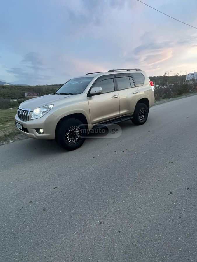 Toyota Land Cruiser Prado 2011 — photo 2