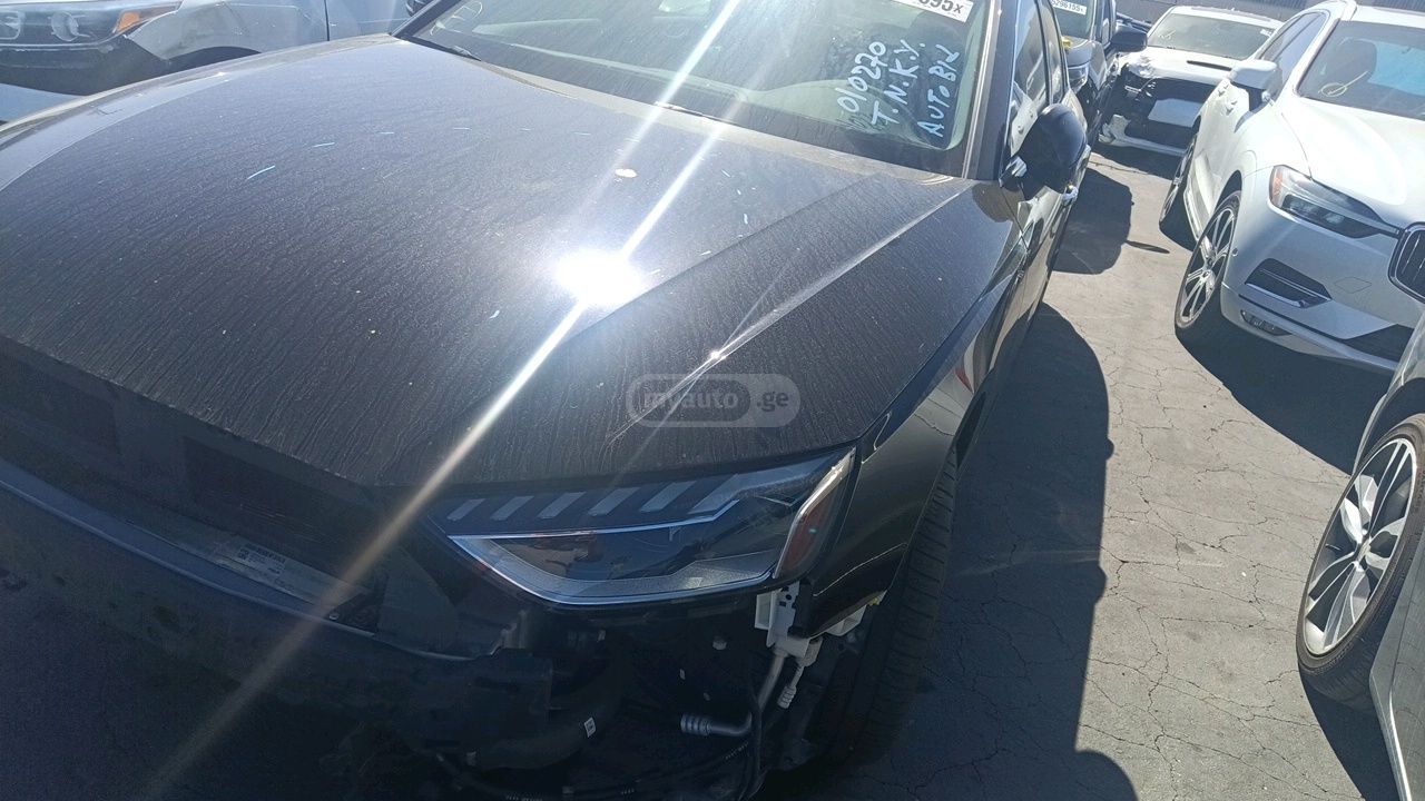 Audi A4 2022 — photo 2