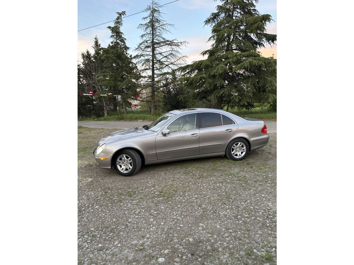 Mercedes-Benz E 350 2005 — photo 2