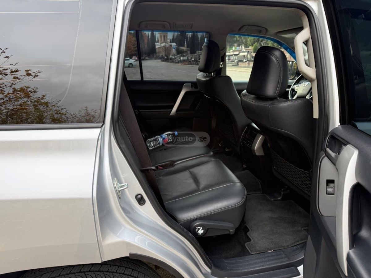 Toyota Land Cruiser Prado 2022 — photo 2