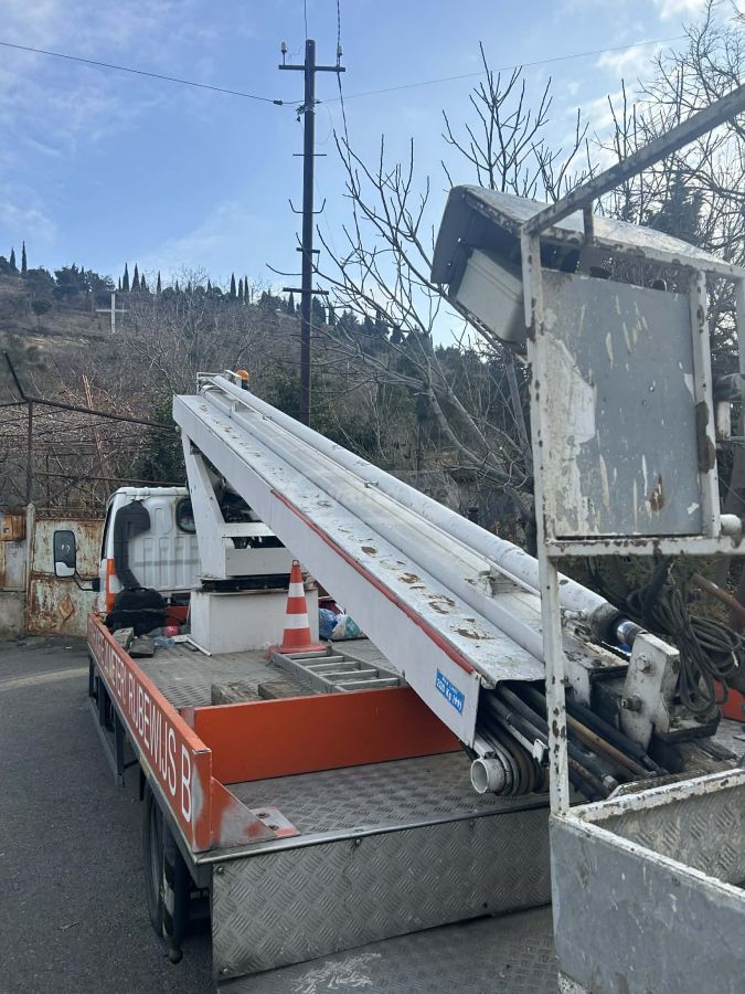 Nissan Cabstar 2001 — photo 2