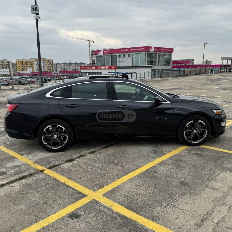 Chevrolet Malibu 2022 — photo 2