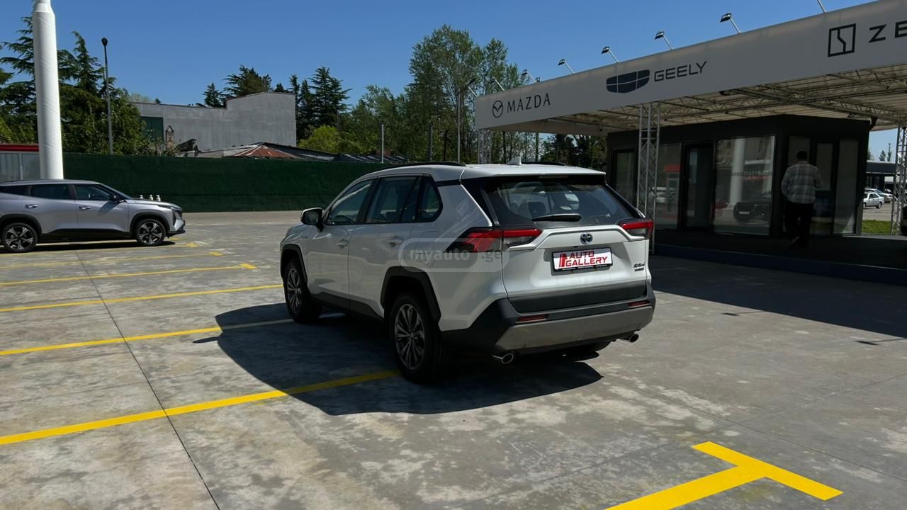 Toyota RAV4 2025 — photo 2