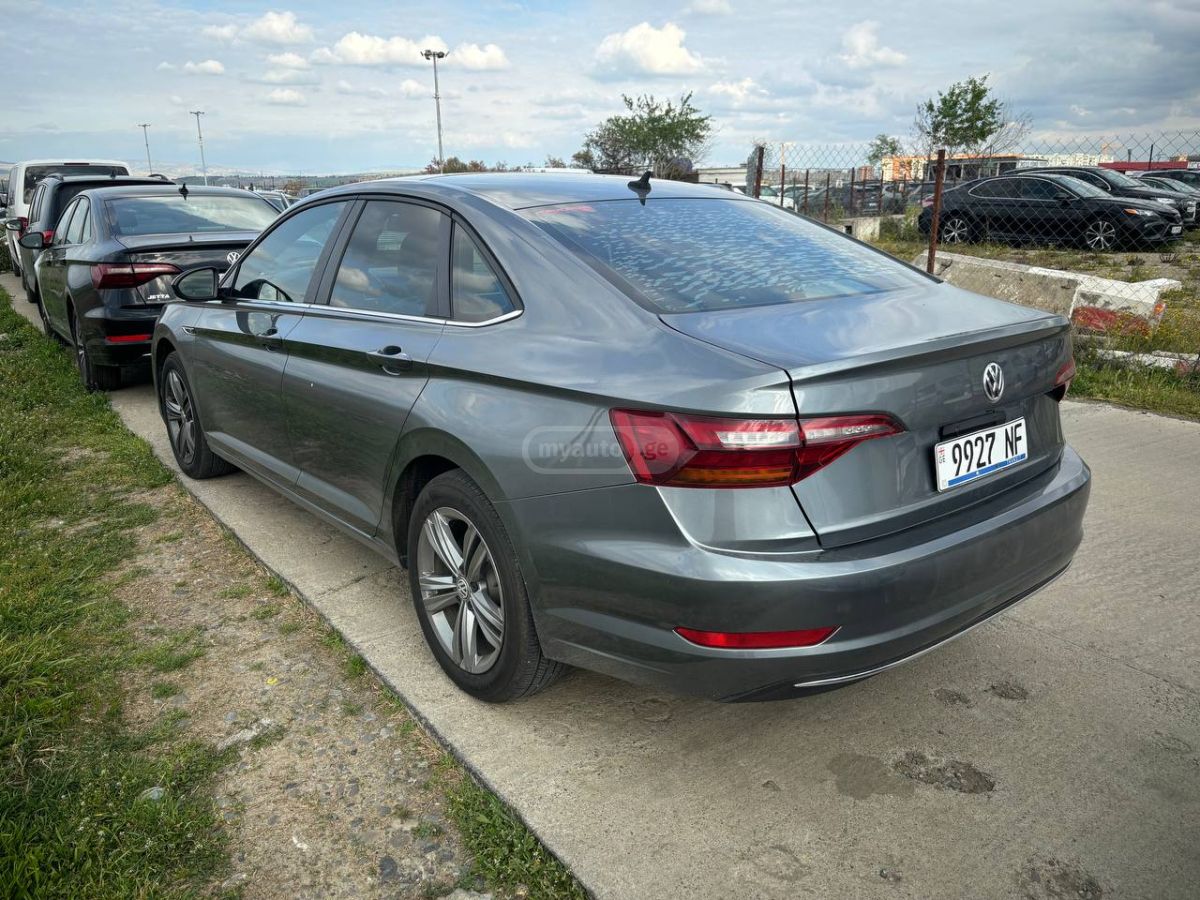 Volkswagen Jetta 2019 — photo 2