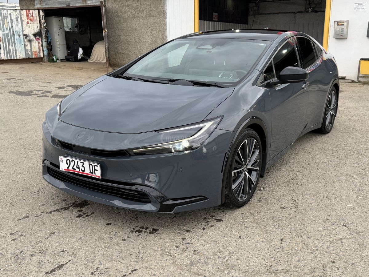 Toyota Prius 2023 — photo 2