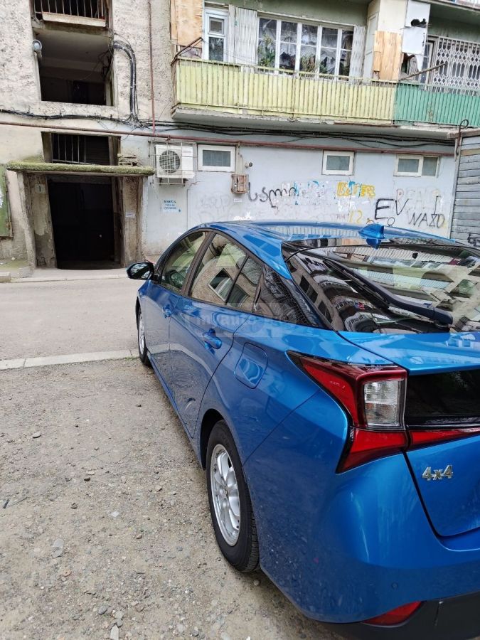 Toyota Prius 2020 — photo 2