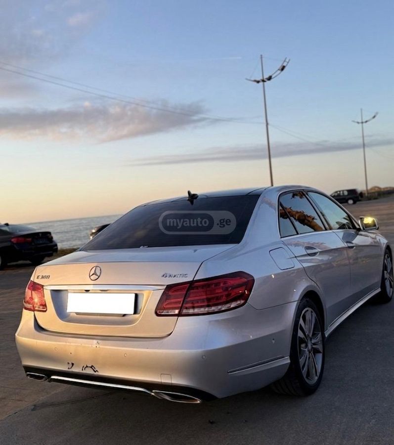Mercedes-Benz E 300 2014 — photo 2