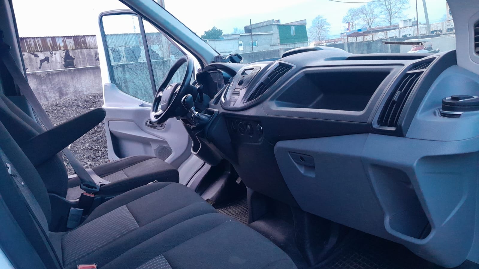 Ford Transit 2015 — photo 2