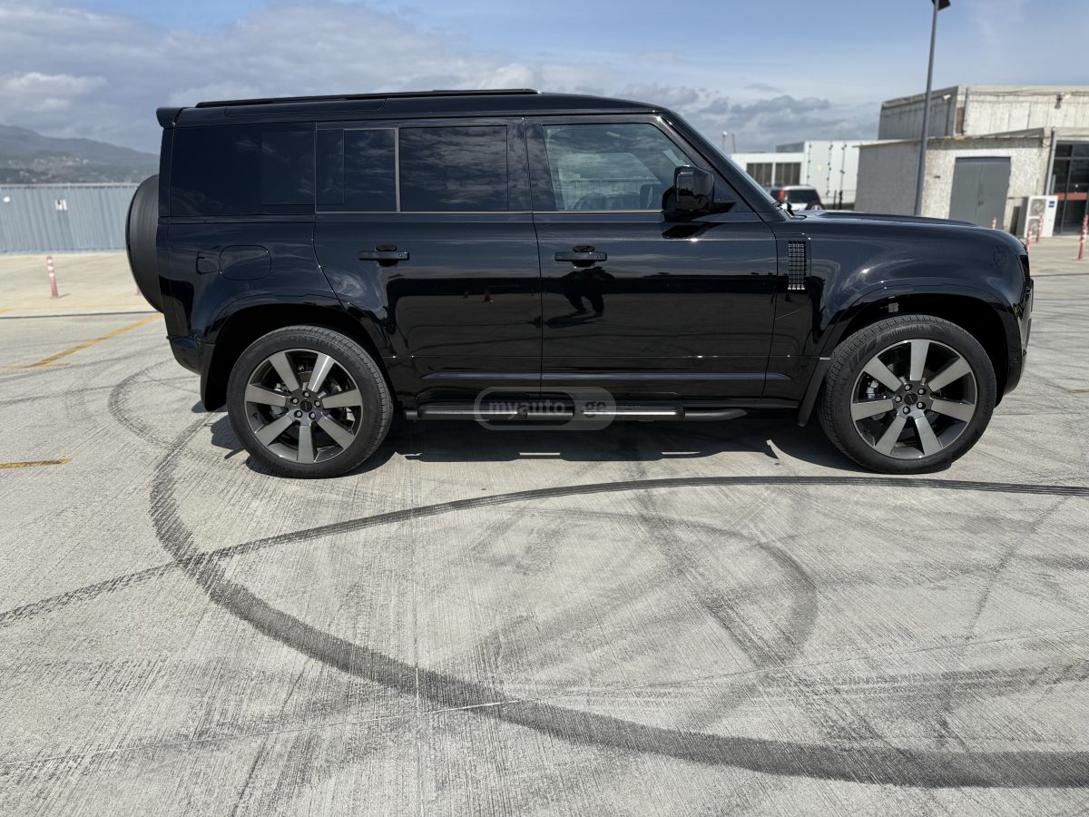 Land Rover Defender 110 2026 — photo 2