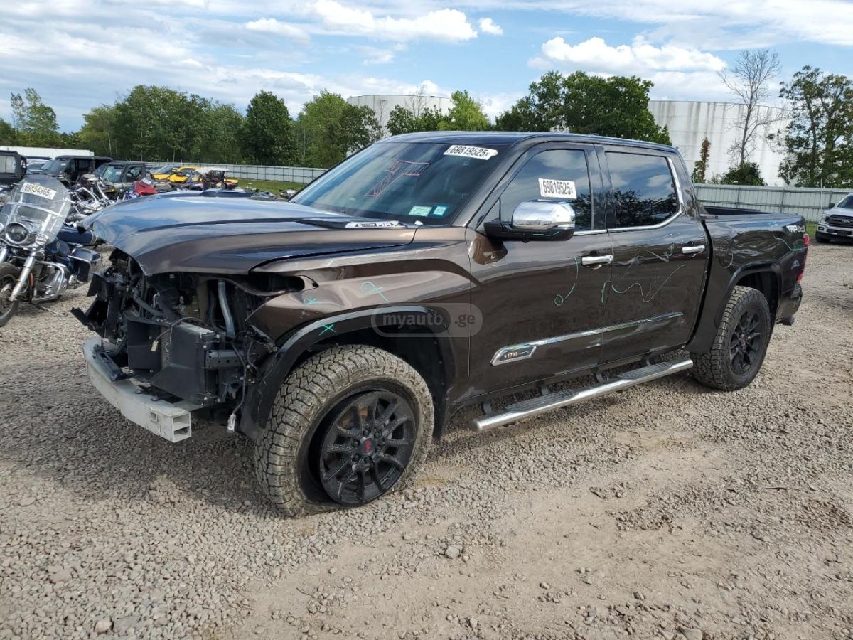 Toyota Tundra 2023 — photo 2