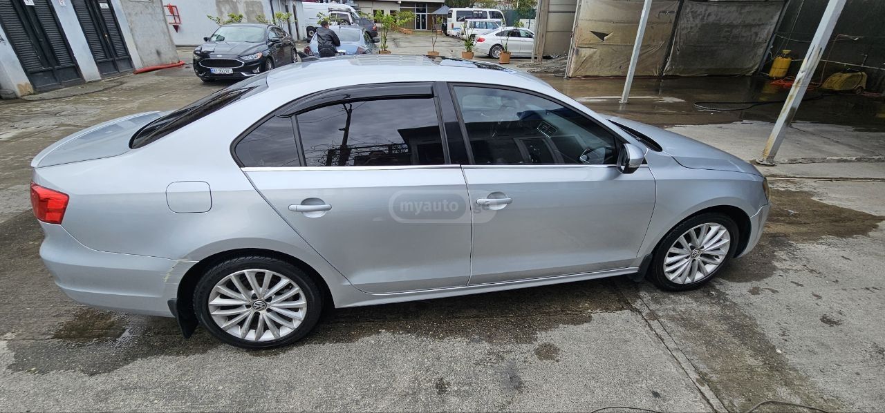 Volkswagen Jetta 2014 — photo 2