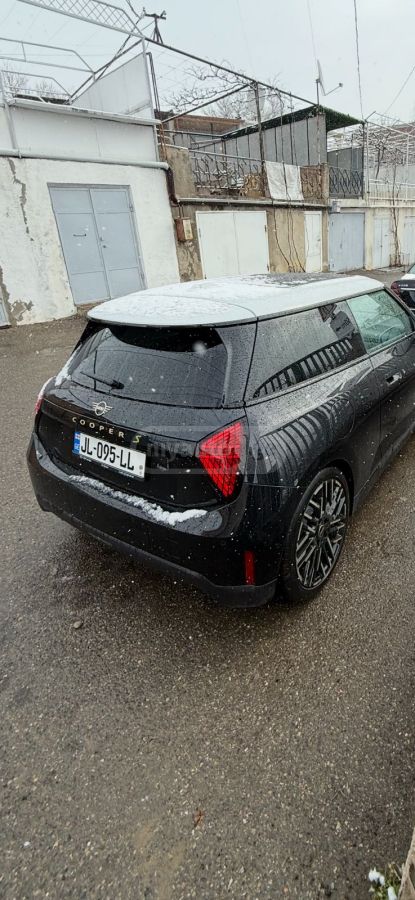 Mini Cooper 2024 — photo 2