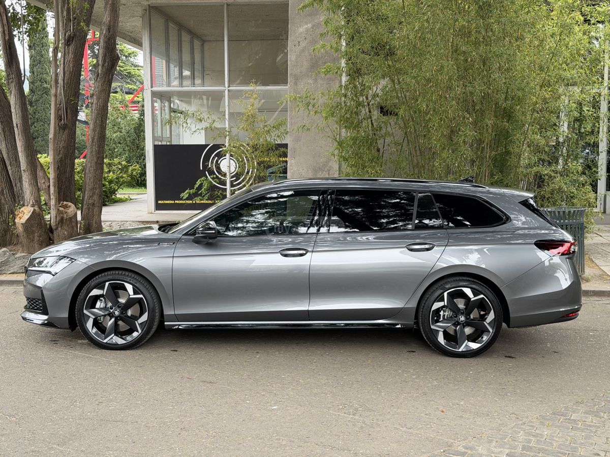 Skoda Superb 2025 — photo 2