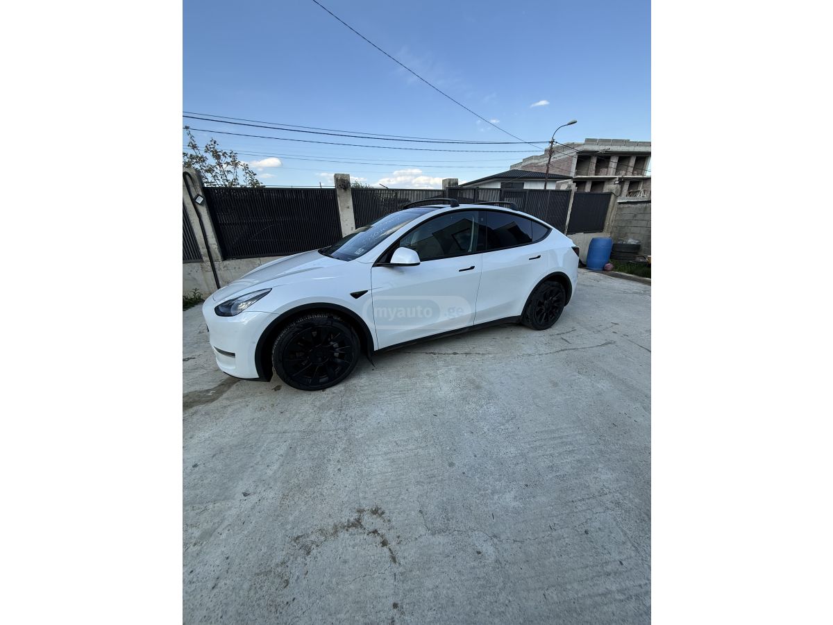 Tesla Model Y 2021 — photo 2