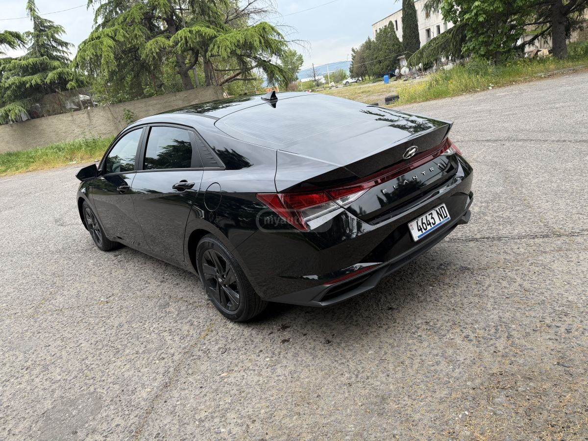 Hyundai Elantra 2022 — photo 2