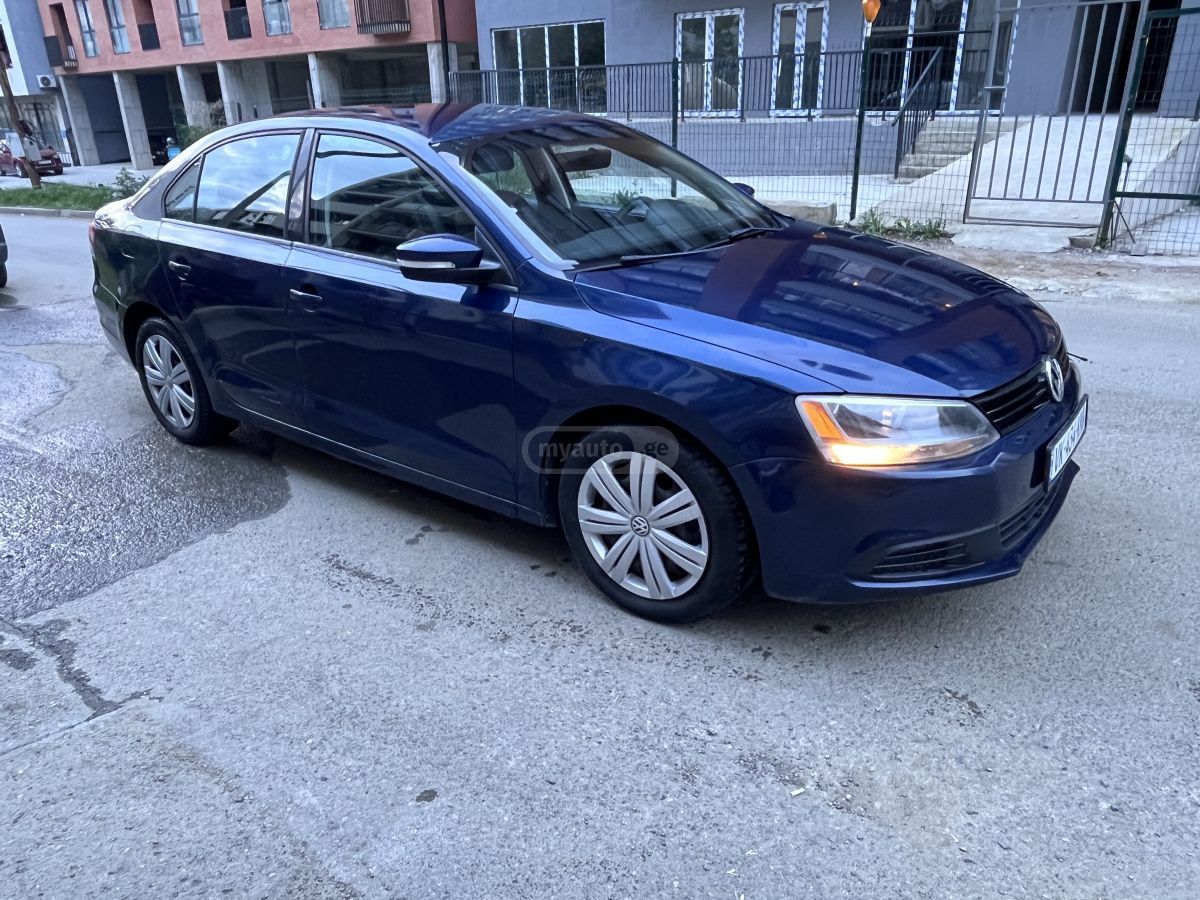 Volkswagen Jetta 2015 — photo 2