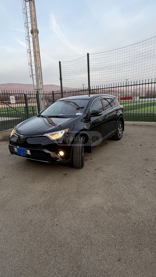 Toyota RAV 4 2018 — photo 2