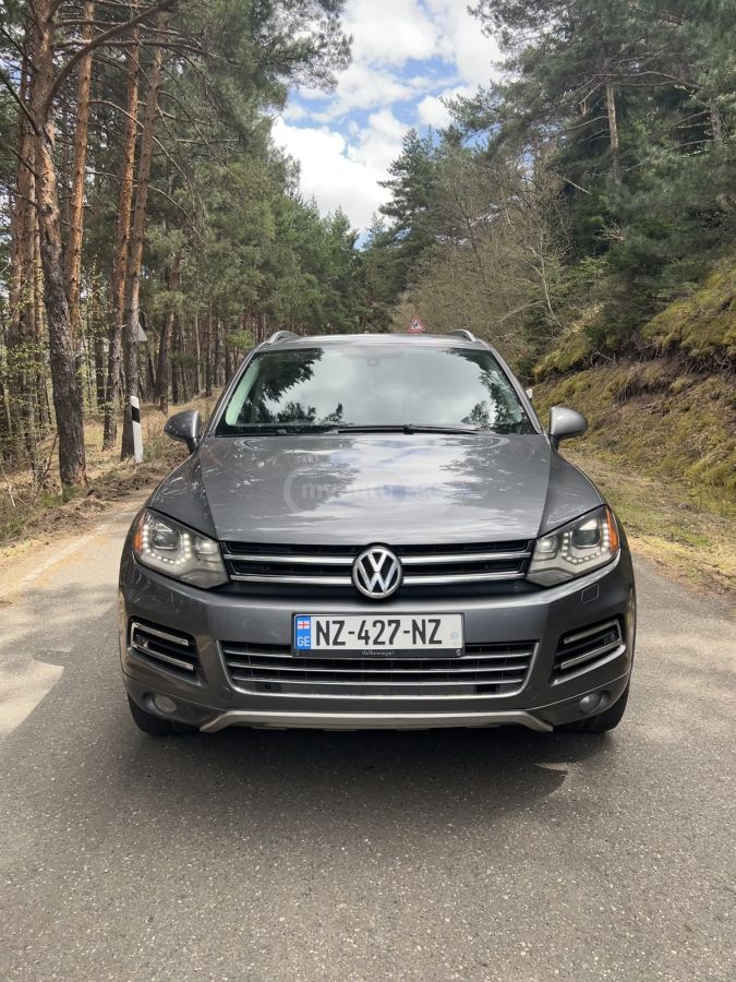 Volkswagen Touareg 2011 — photo 2