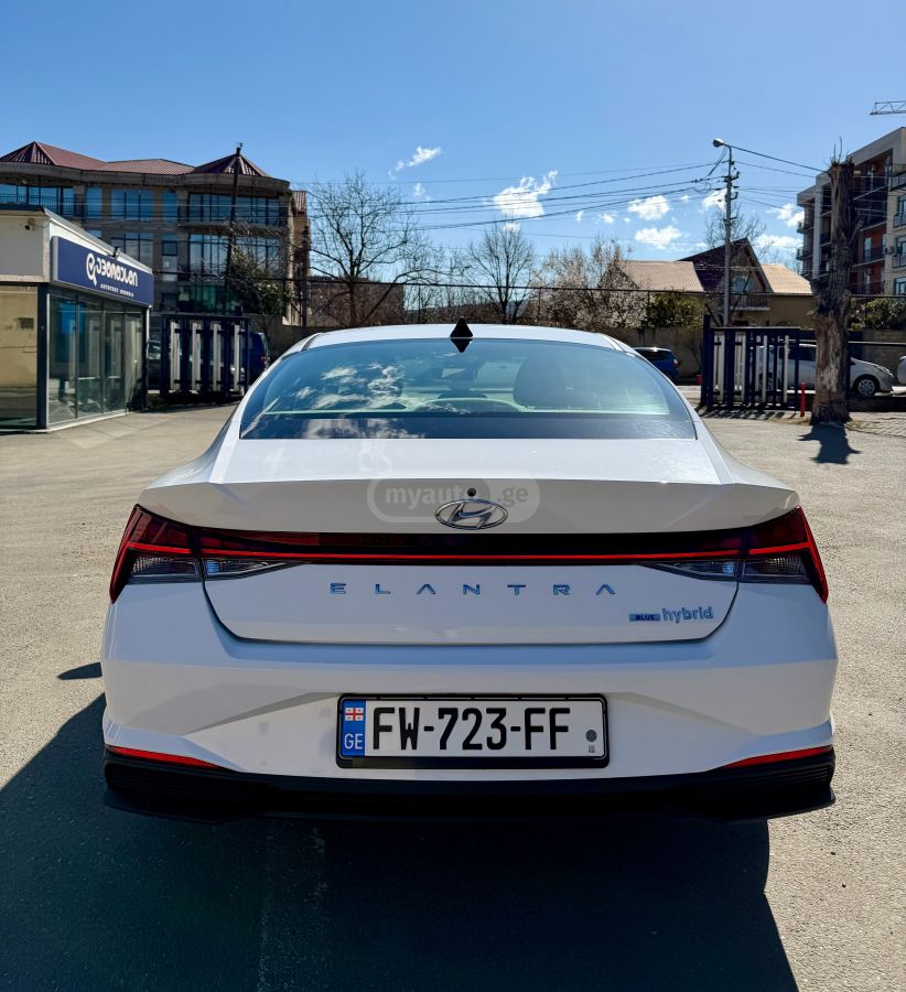 Hyundai Elantra 2021 — photo 2