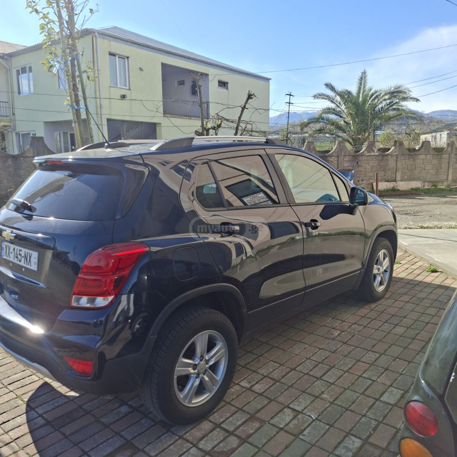 Chevrolet Trax 2022 — photo 2