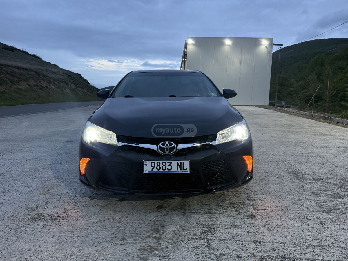 Toyota Camry 2015 — photo 2