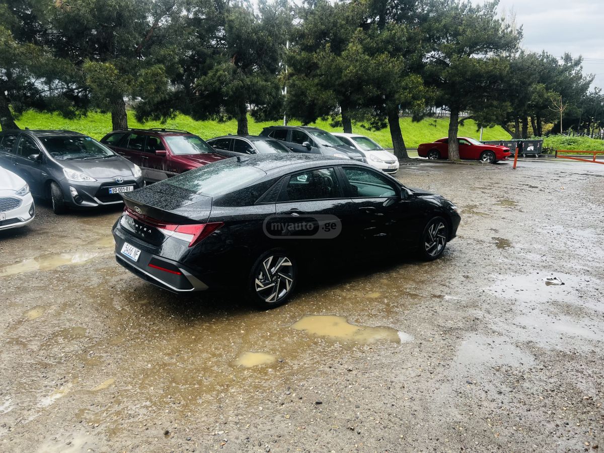 Hyundai Elantra 2025 — photo 2
