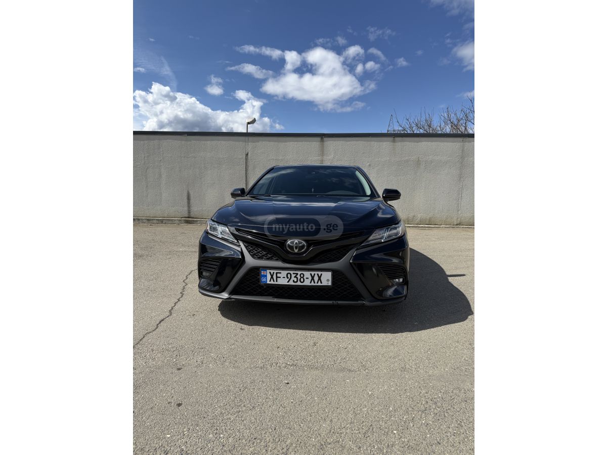 Toyota Camry 2018 — photo 2