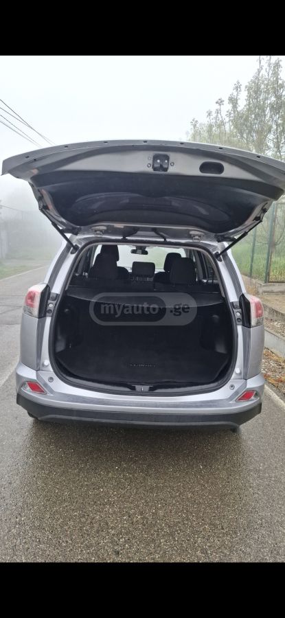 Toyota RAV4 2017 — photo 2