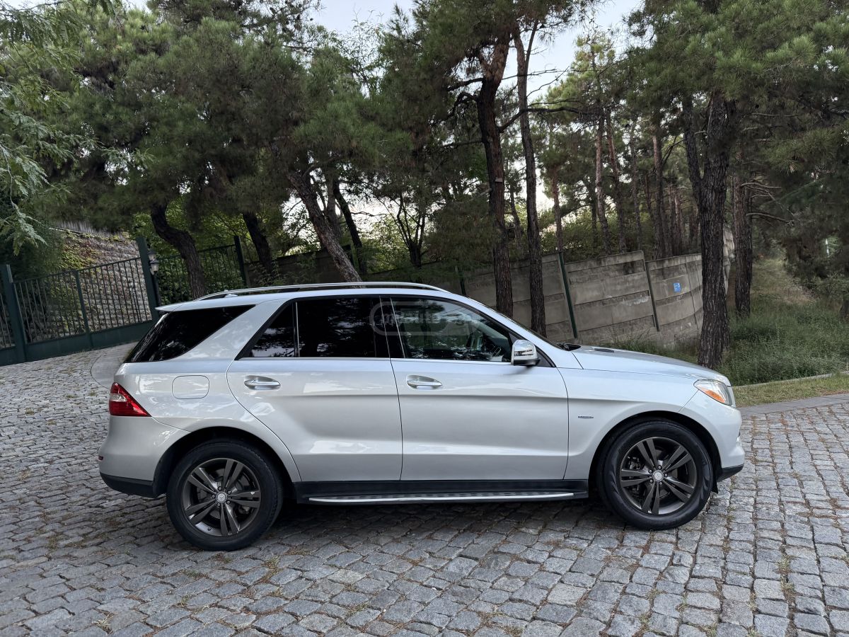 Mercedes-Benz ML 350 2012 — photo 2