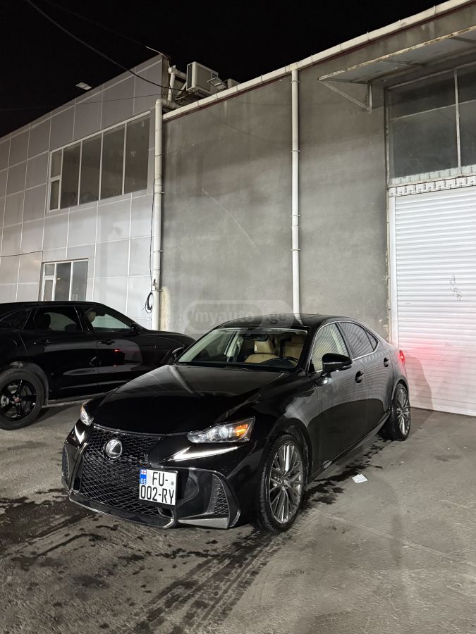 Lexus IS 200 2017 — photo 2