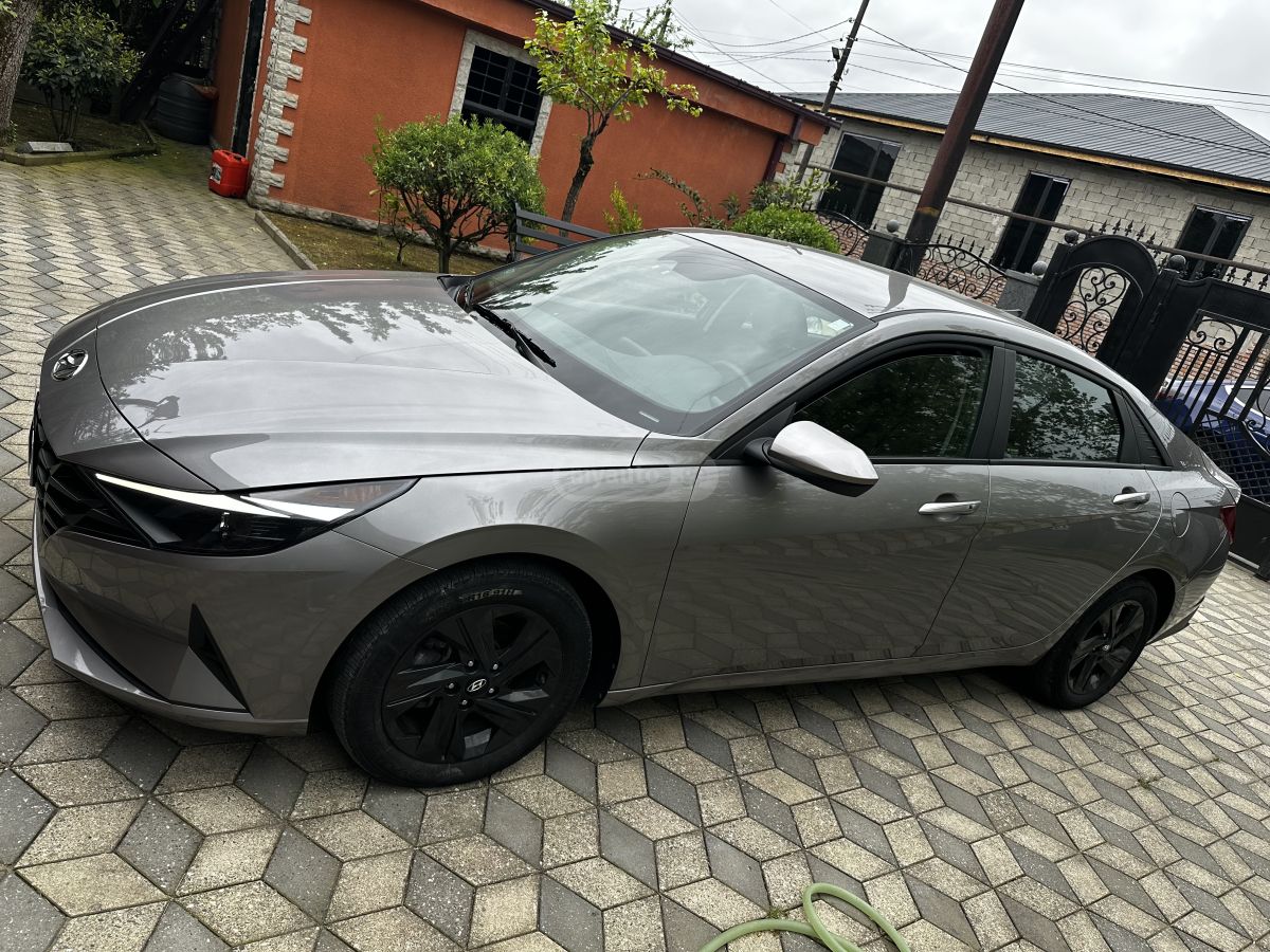 Hyundai Elantra 2023 — photo 2