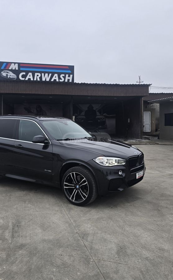 BMW X5 2016 — photo 2