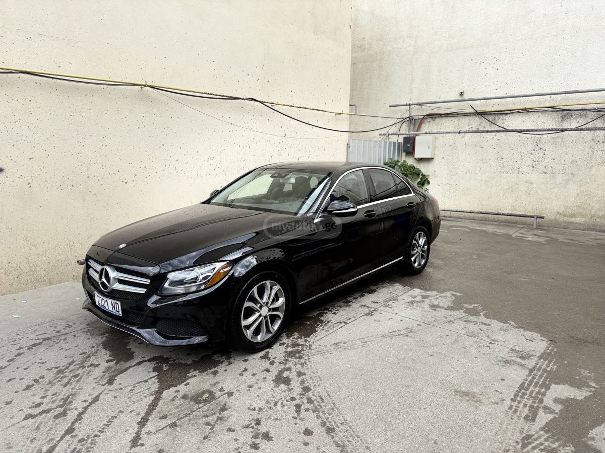 Mercedes-Benz C 300 2015 — photo 2