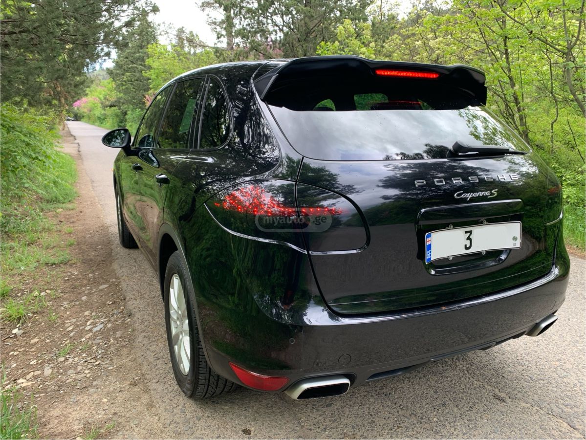 Porsche Cayenne 2014 — photo 2
