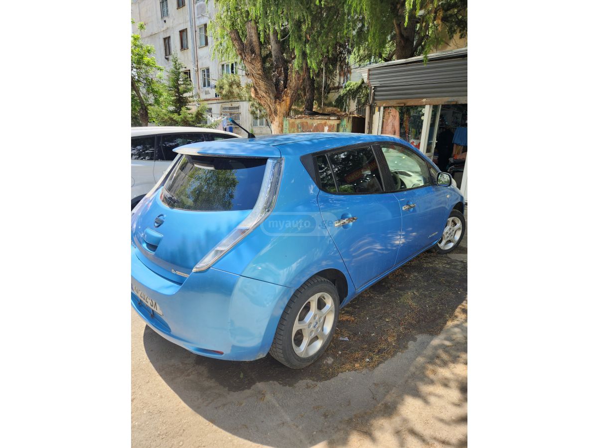 Nissan Leaf 2011 — photo 2