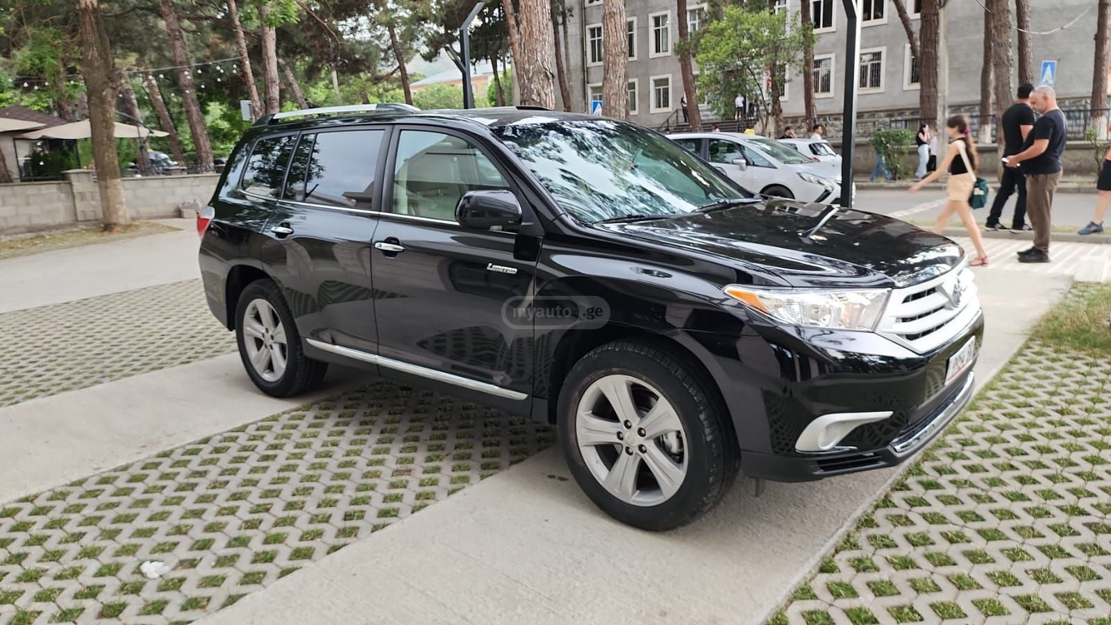 Toyota Highlander 2013 — photo 2