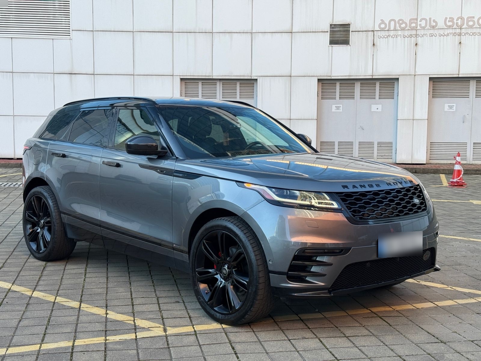 Land Rover Range Rover  Velar 2019 — photo 2