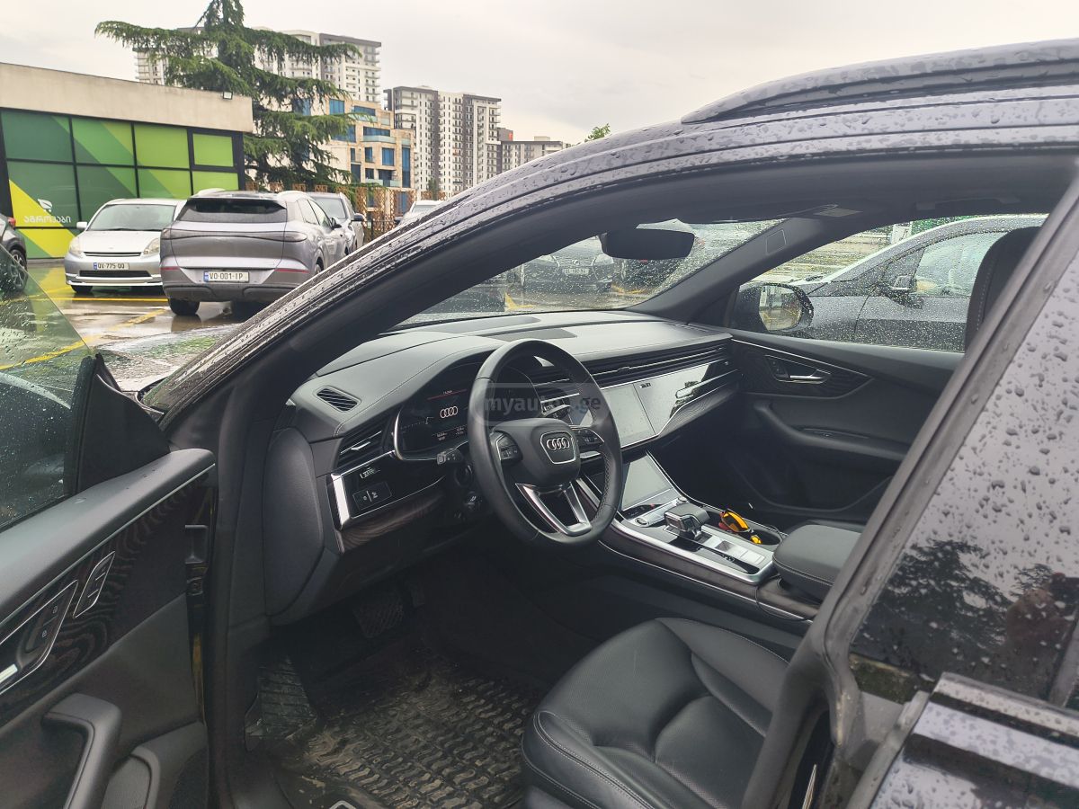 Audi Q8 2021 — photo 2