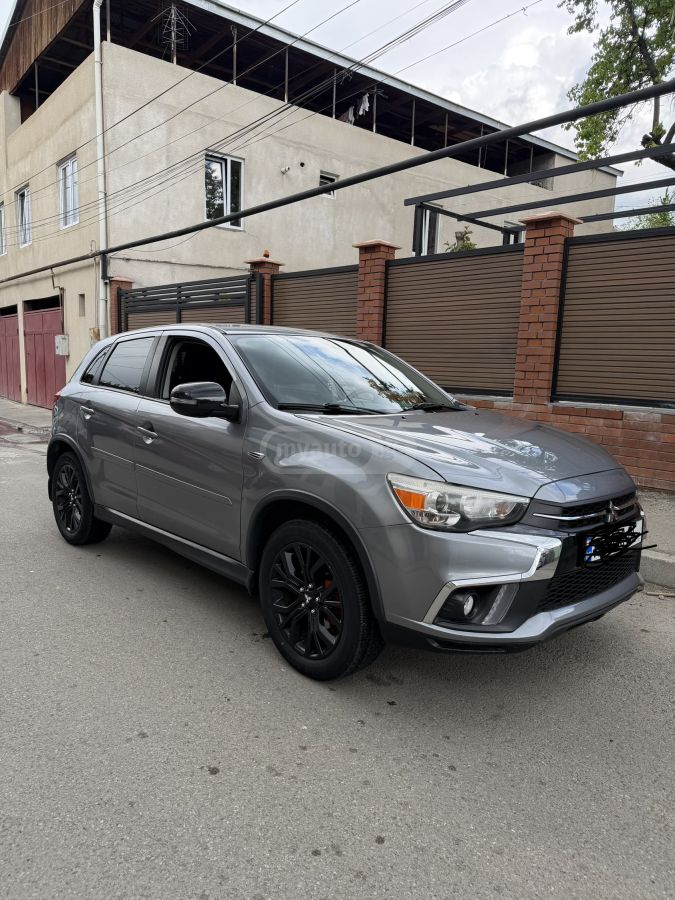 Mitsubishi Outlander Sport 2017 — photo 2