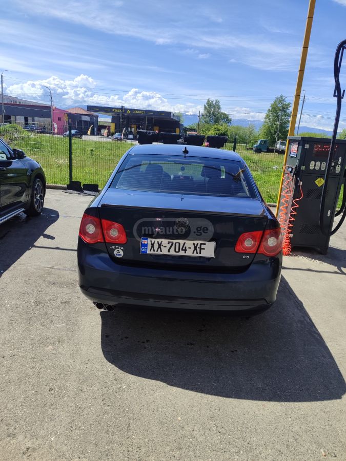 Volkswagen Jetta 2006 — photo 2