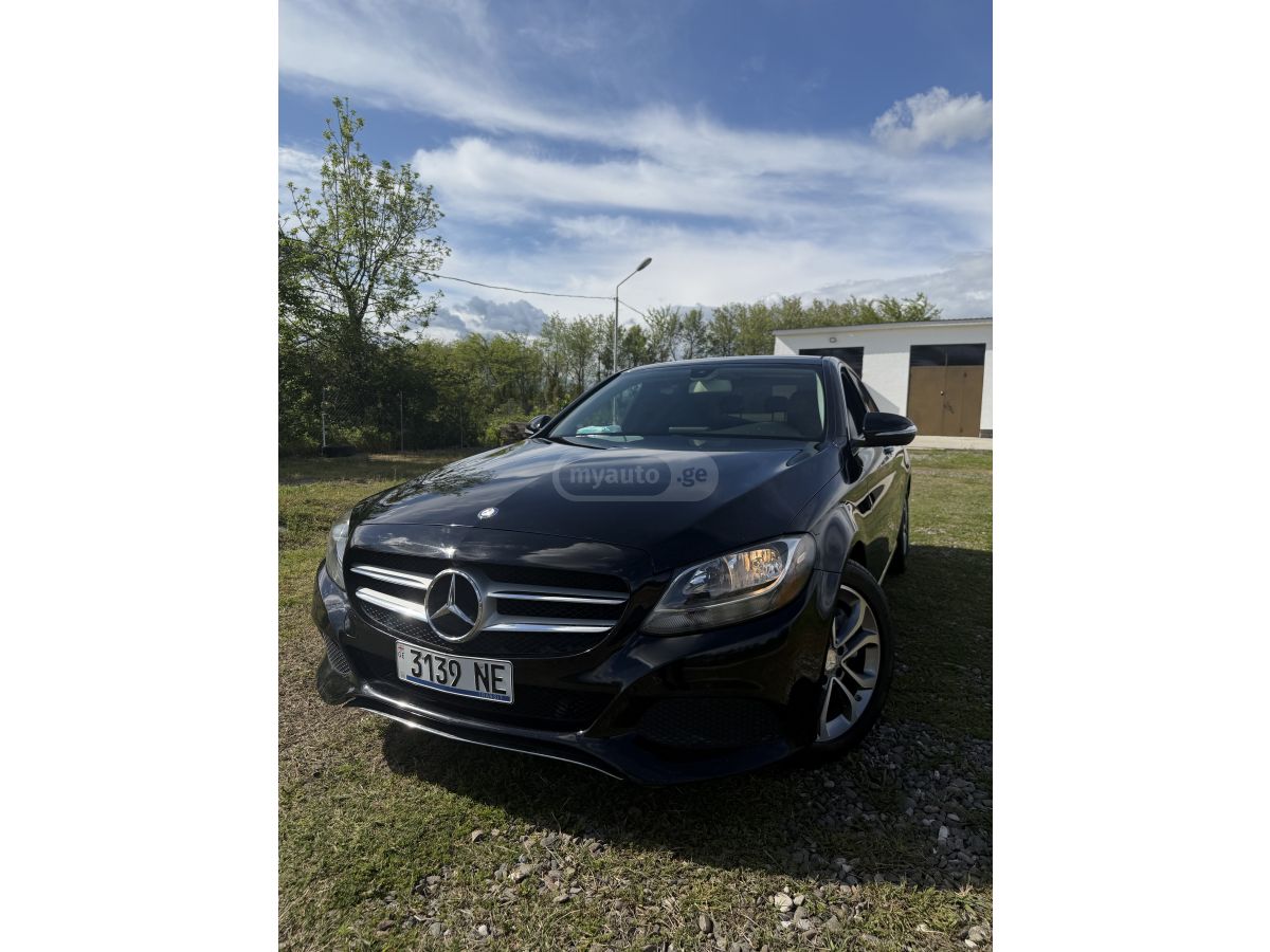 Mercedes-Benz C 300 2015 — photo 2