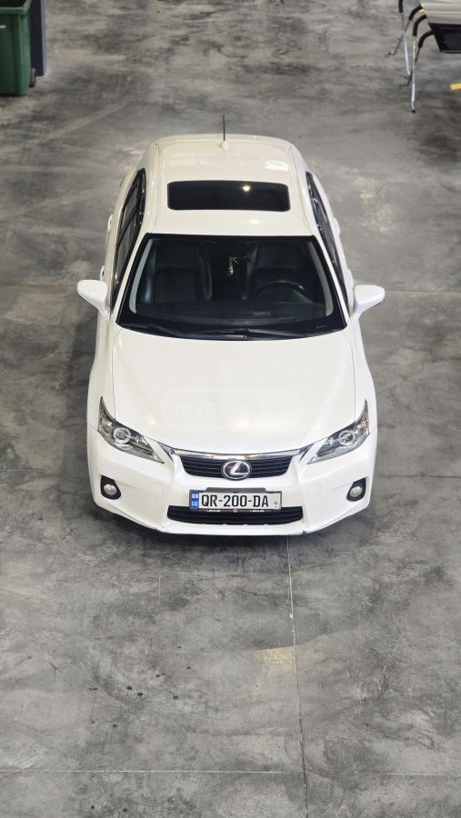 Lexus CT 200 h 2013 — photo 2