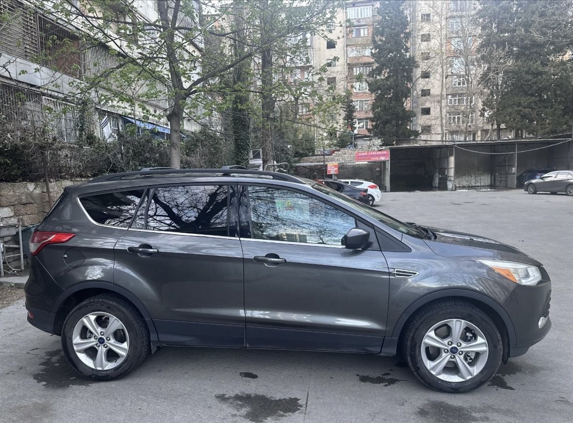 Ford Escape 2015 — photo 2