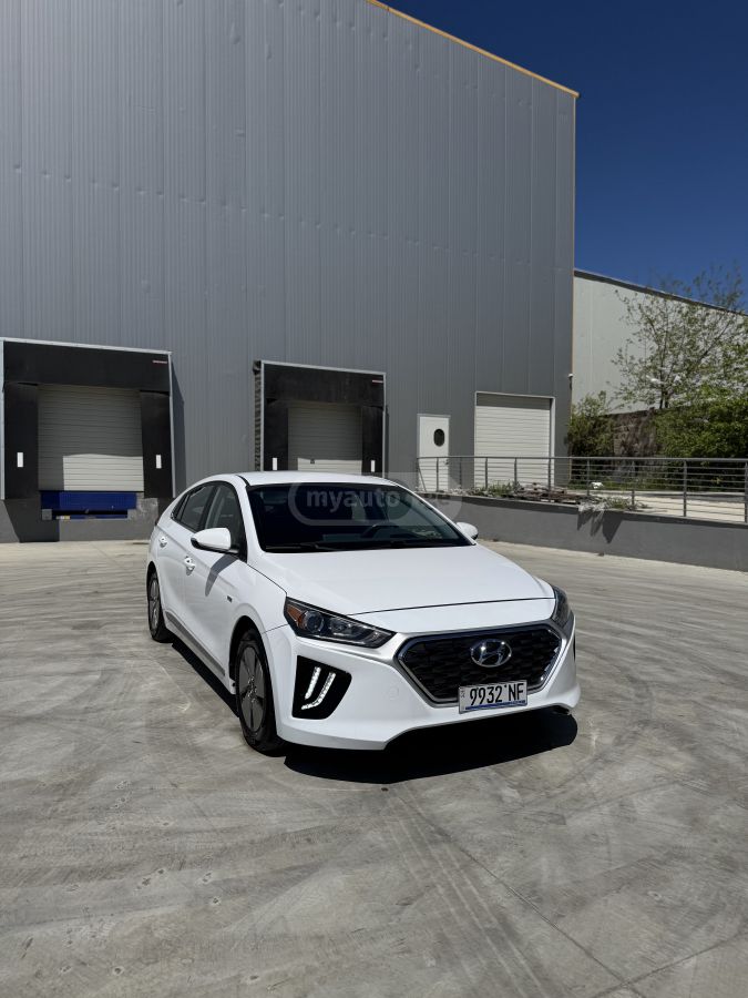 Hyundai Ioniq 2020 — photo 2