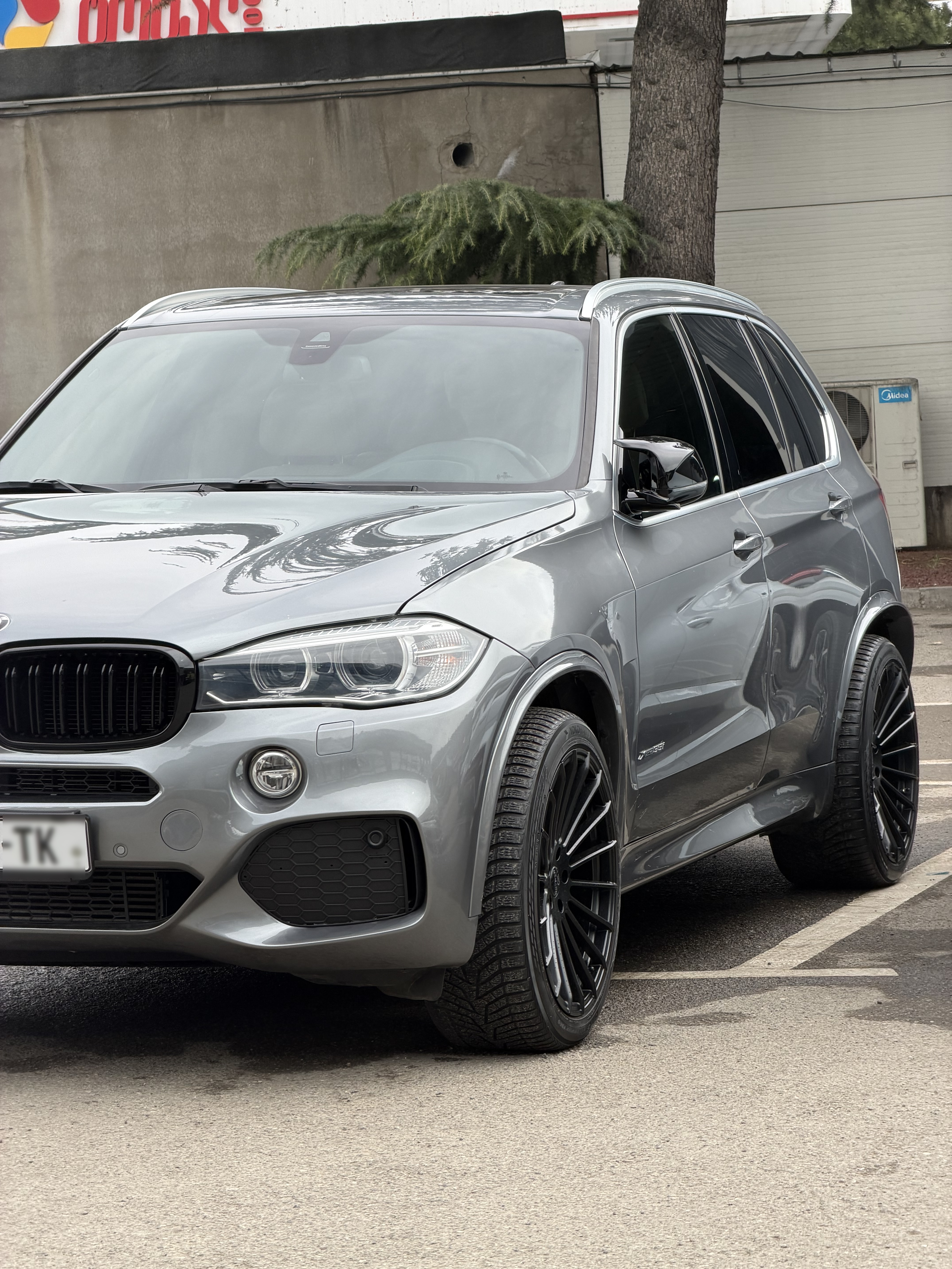 BMW X5 2017 — photo 2