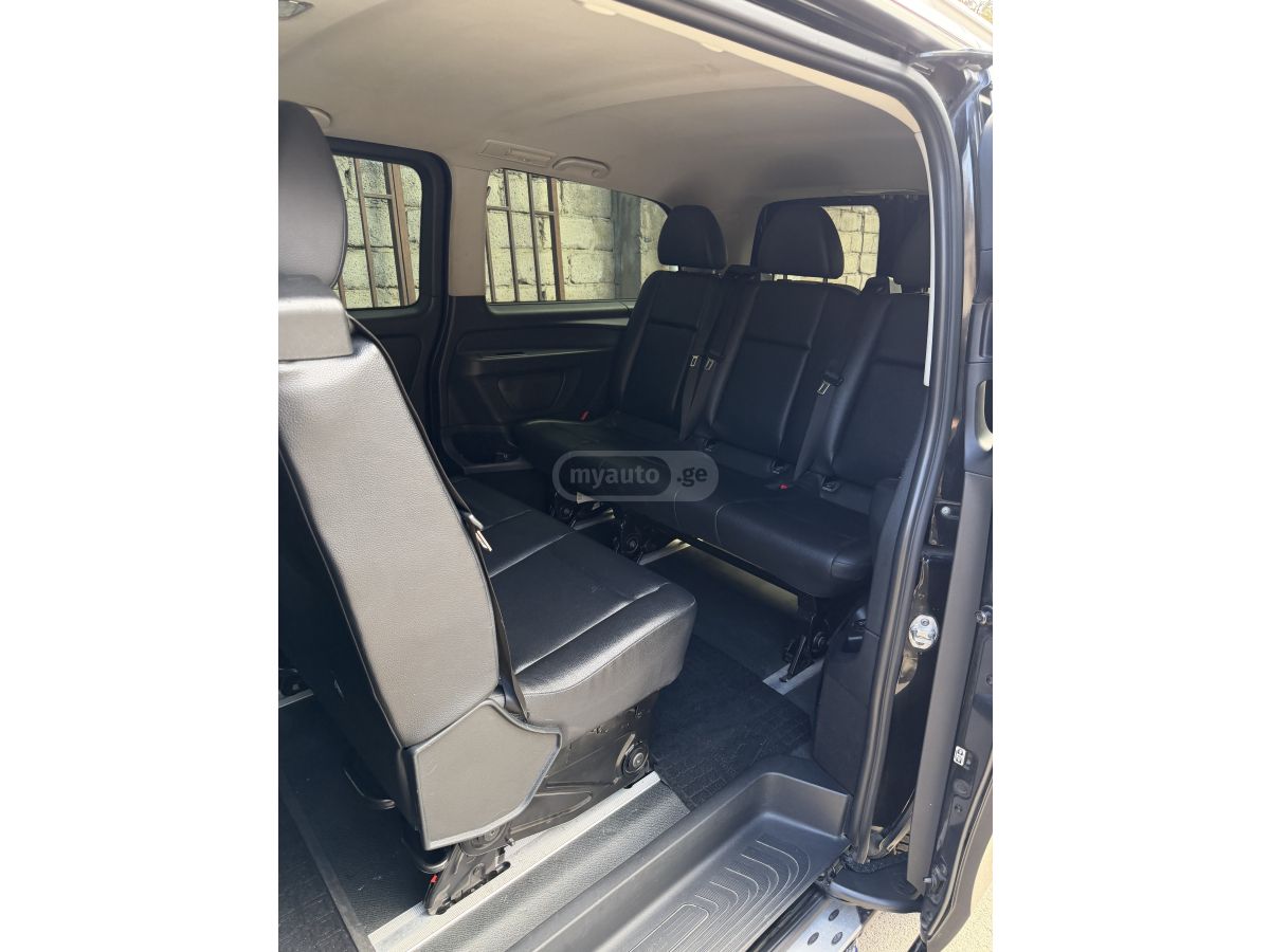 Mercedes-Benz Metris Passenger Van 2017 — photo 2