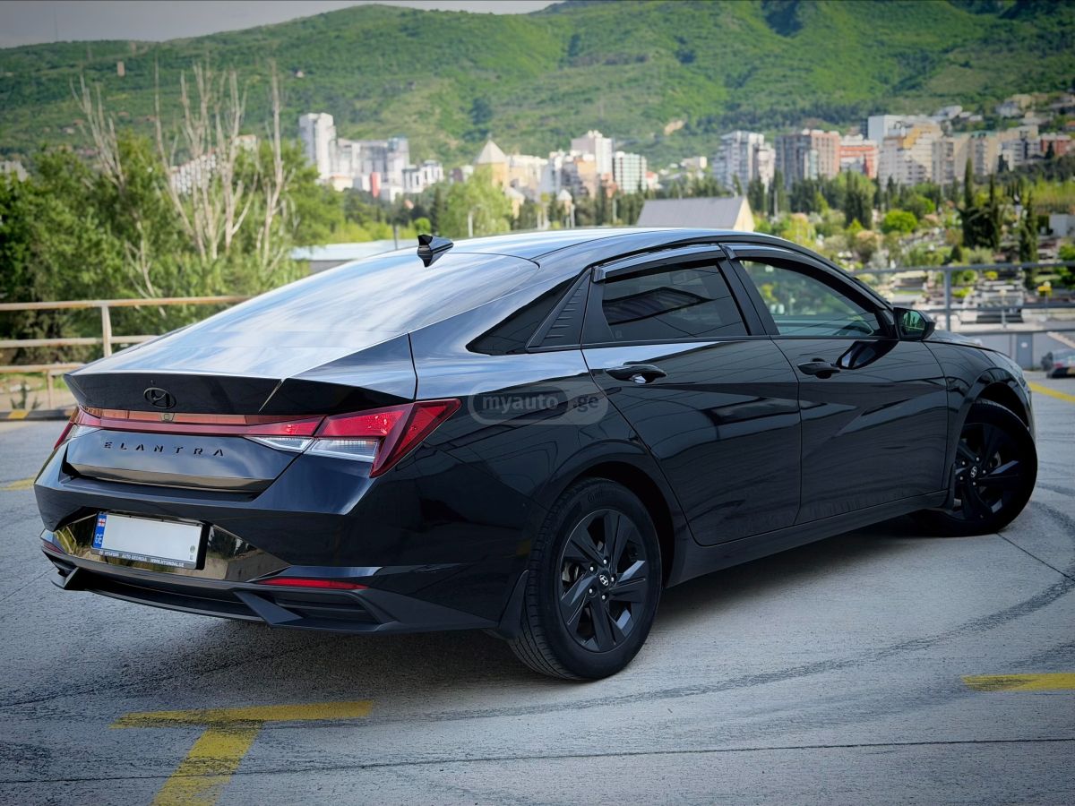 Hyundai Elantra 2022 — photo 2